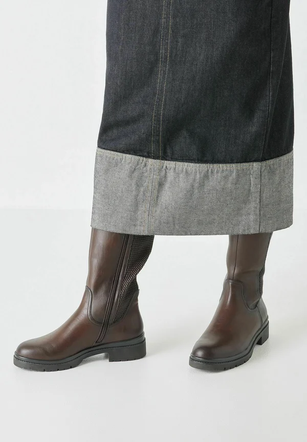 Platform boots - mahogany