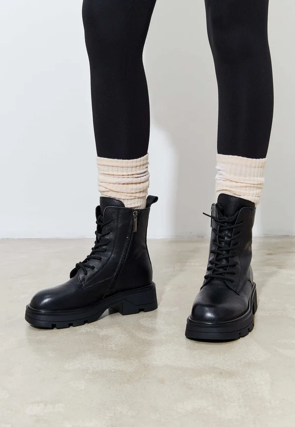 PLATFORM BOOTS - Winter boots - black