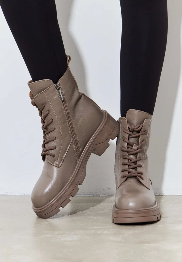 PLATFORM BOOTS - Winter boots - brown