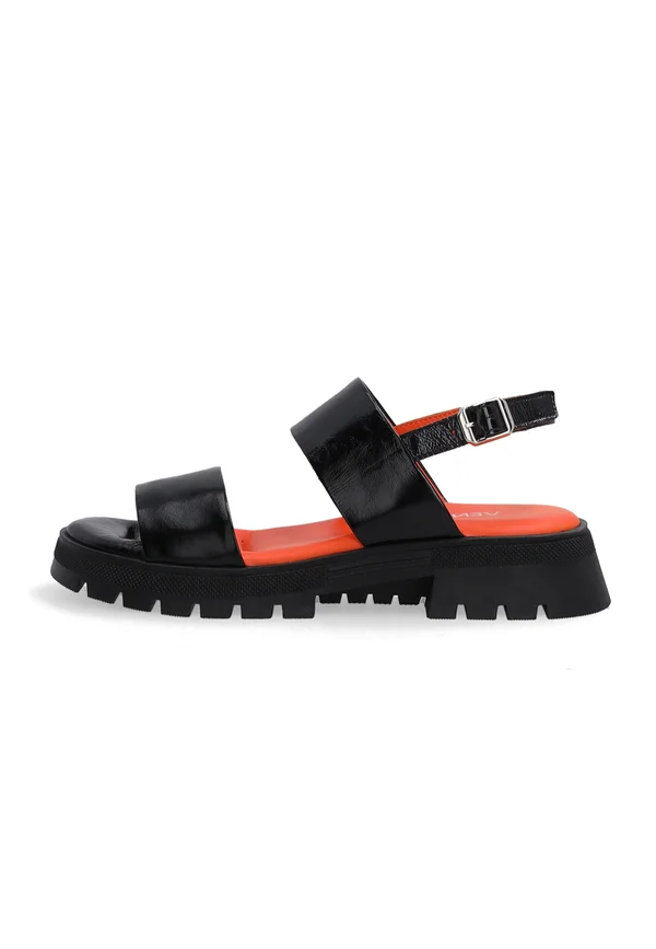 Platform sandals - black