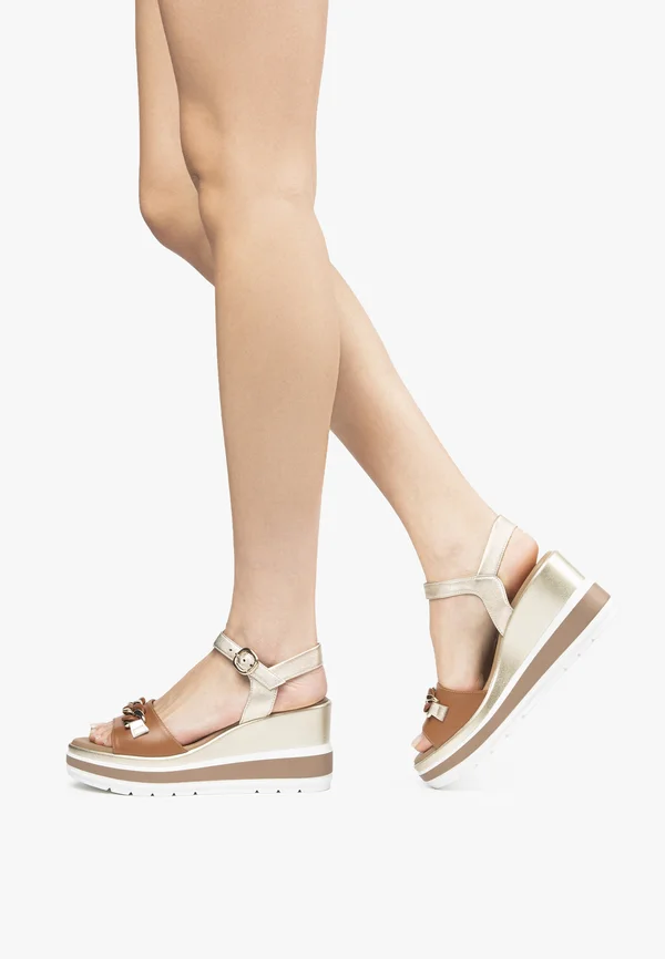 Platform sandals - cognac