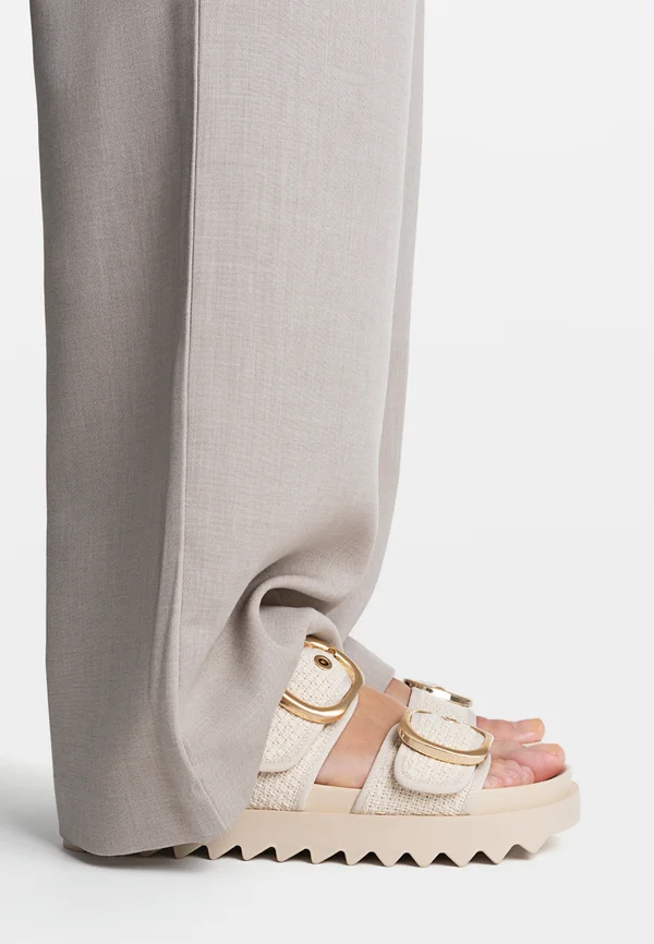 Platform sandals - white