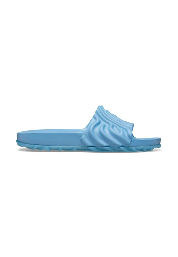 Pool slides - tashmoo
