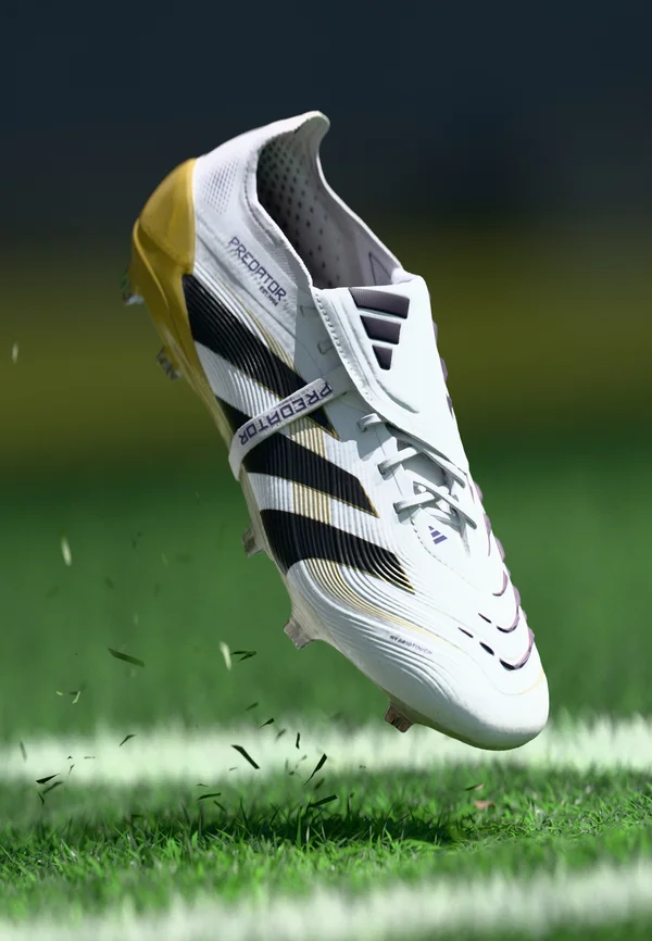 PREDATOR ELITE FOLD-OVER TONGUE FIRM GROUND FOOTBALL BOOTS - Firm-ground football boots - footwear white/core black/gold metallic