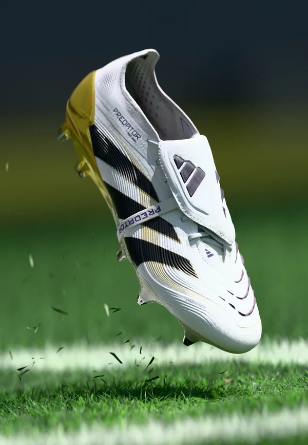 PREDATOR ELITE FOLD-OVER TONGUE SOFT GROUND FOOTBALL BOOTS - Firm-ground football boots - footwear white/core black/gold metallic