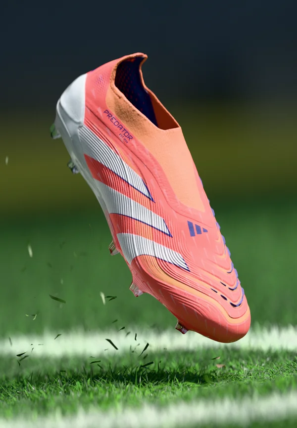 PREDATOR ELITE LACELESS FIRM GROUND FOOTBALL BOOTS - Firm-ground football boots - signal coral/footwear white/beam orange
