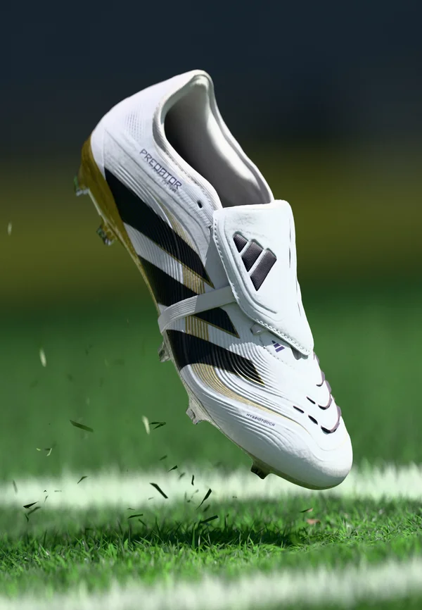 PREDATOR PRO FOLD-OVER TONGUE FIRM GROUND FOOTBALL BOOTS - Firm-ground football boots - footwear white/core black/gold metallic