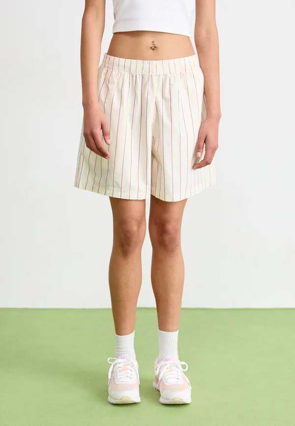 PRIMAVERA - Shorts - tofu