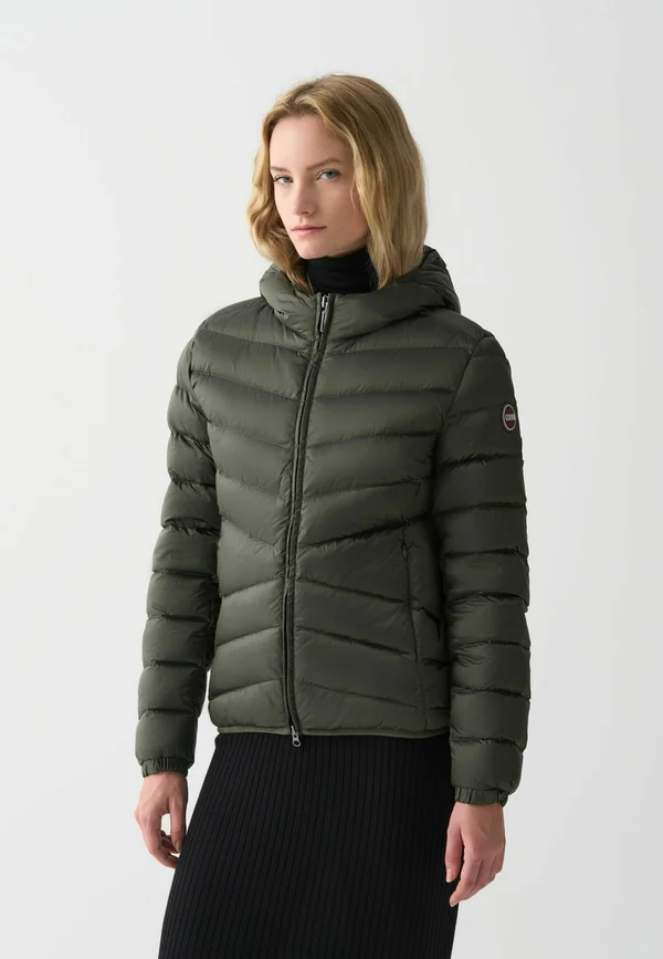 QUITTED WITH HOOD - Down jacket - olive