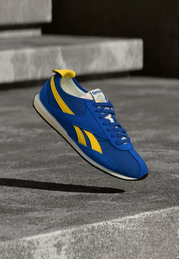 R400 UNISEX - Trainers - vector blue/optimum blue/golden-coloured haze