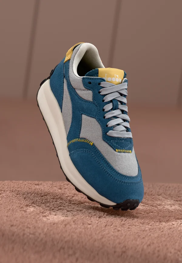 RACE UNISEX - Trainers - quarry/tapestry