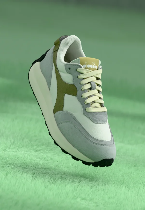 RACE UNISEX - Trainers - star white/mosstone