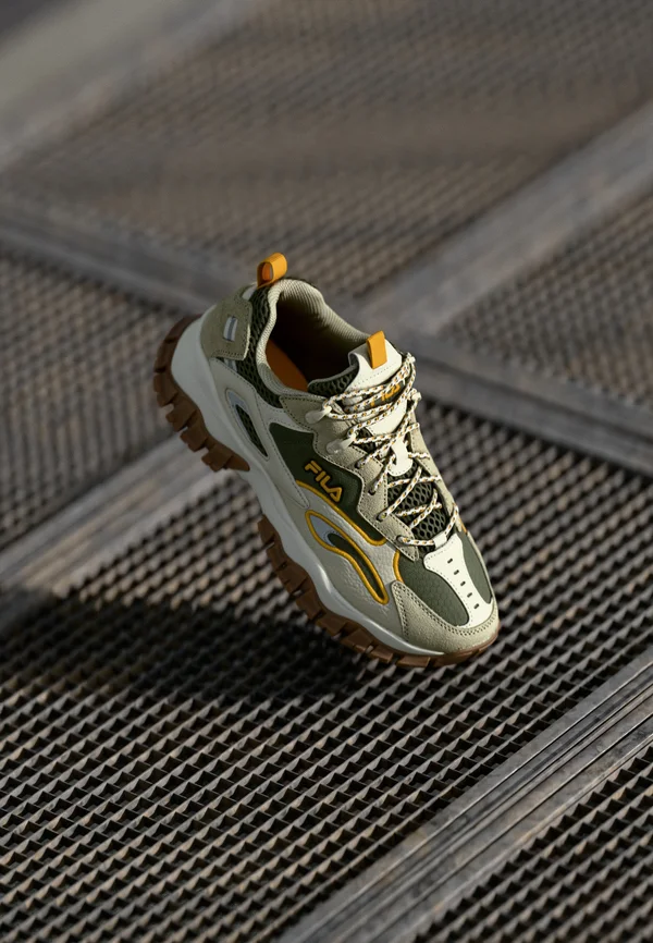 RAY TRACER TR2 - Trainers - olive night