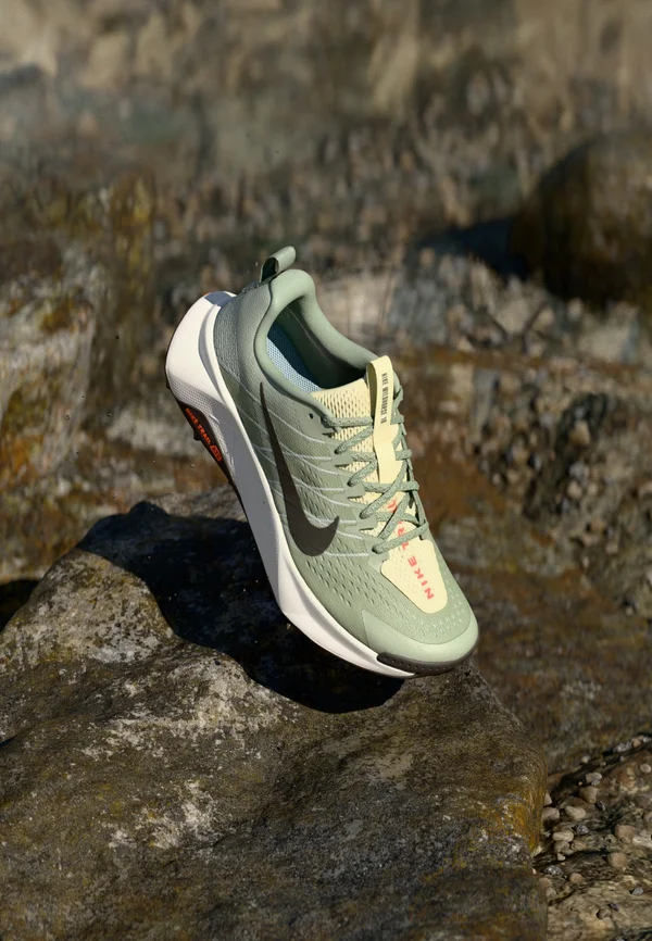 REACTX WILDHORSE 10 - Trail running shoes - jade horizon/med ash/light silver/safety orange/alabaster/phantom