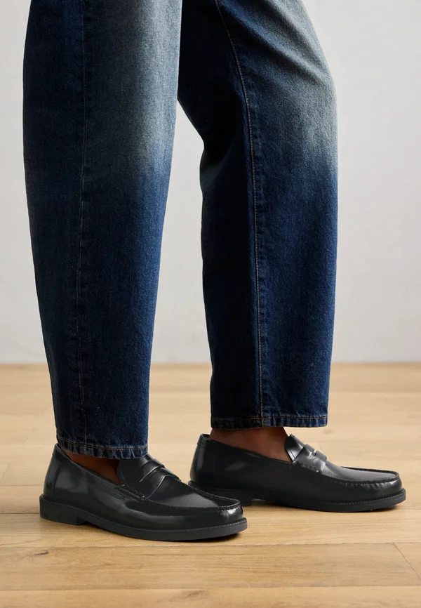RECANATI - Smart slip-ons - black