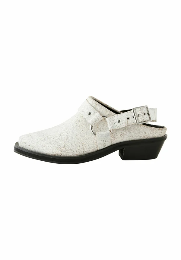 REGULAR FIT - FOREVER COMFORT POINT TOE HARDWARE WESTERN SLINGBACK  - Mules - white