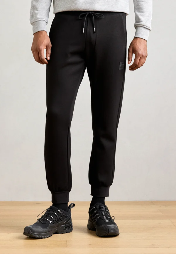 REGULAR FIT IN STRETCH WITH LOGOED BADGE ON PATCH - Tracksuit bottoms - black