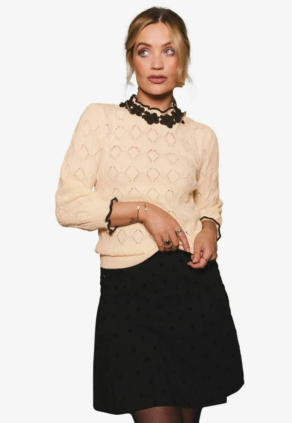 REGULAR FIT - POINTELLE  - Jumper - ivory d flower trim