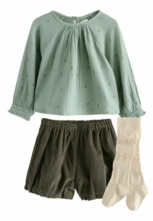 REGULAR FIT - PUFFBALL  - Shorts - green