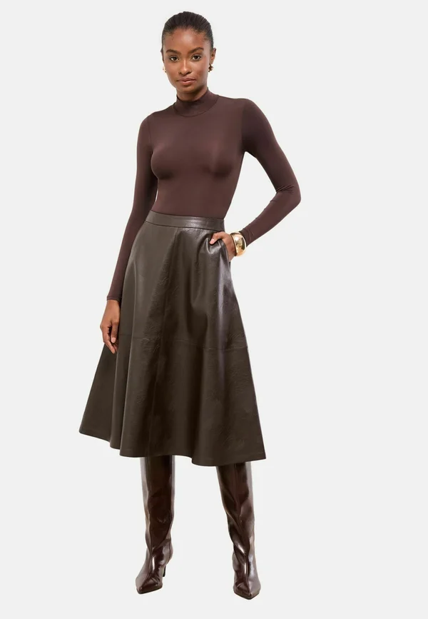 REGULAR FIT - TEXTURED FIT AND FLARED MIDI - A-line skirt - chocolate brown faux leather
