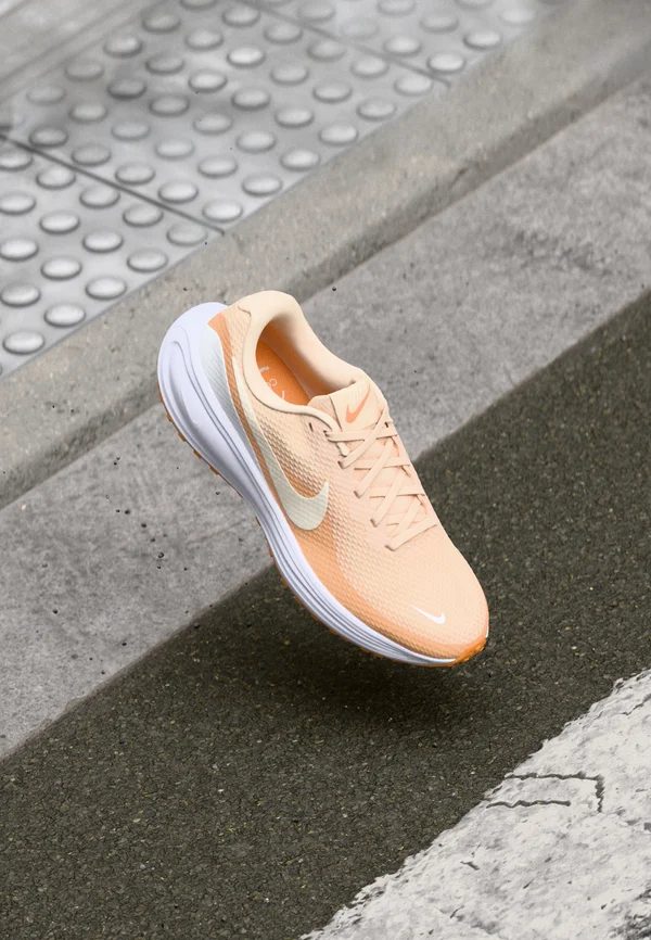 REVOLUTION 8 - Road running shoes - guava ice/orange chalk/marakesh/pale ivory