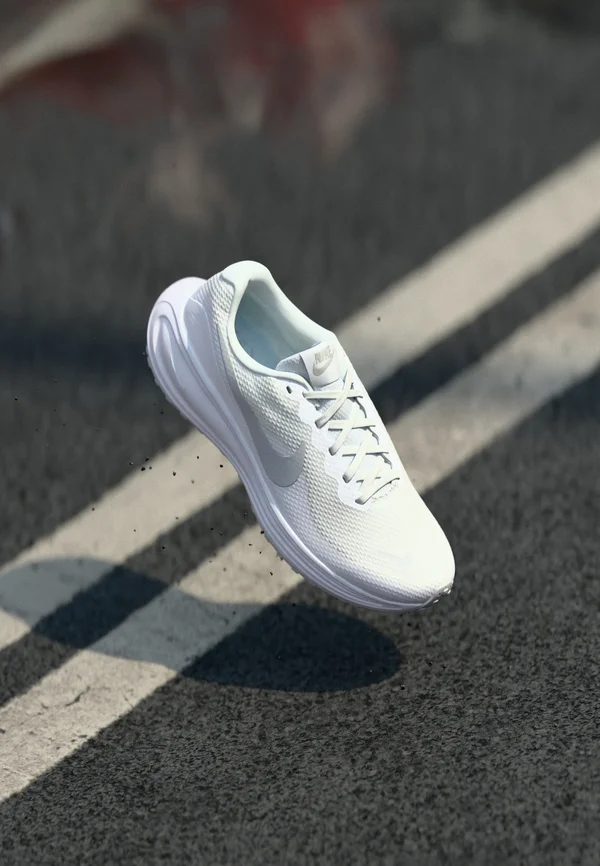 REVOLUTION 8 - Road running shoes - white/pure platinum
