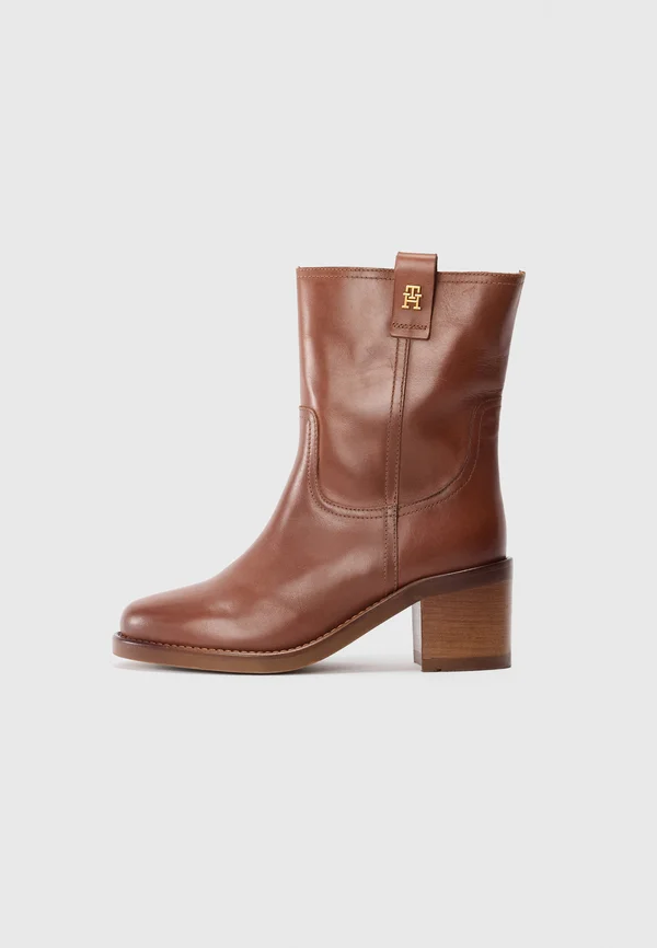 RIDING - Classic ankle boots - tawny russet