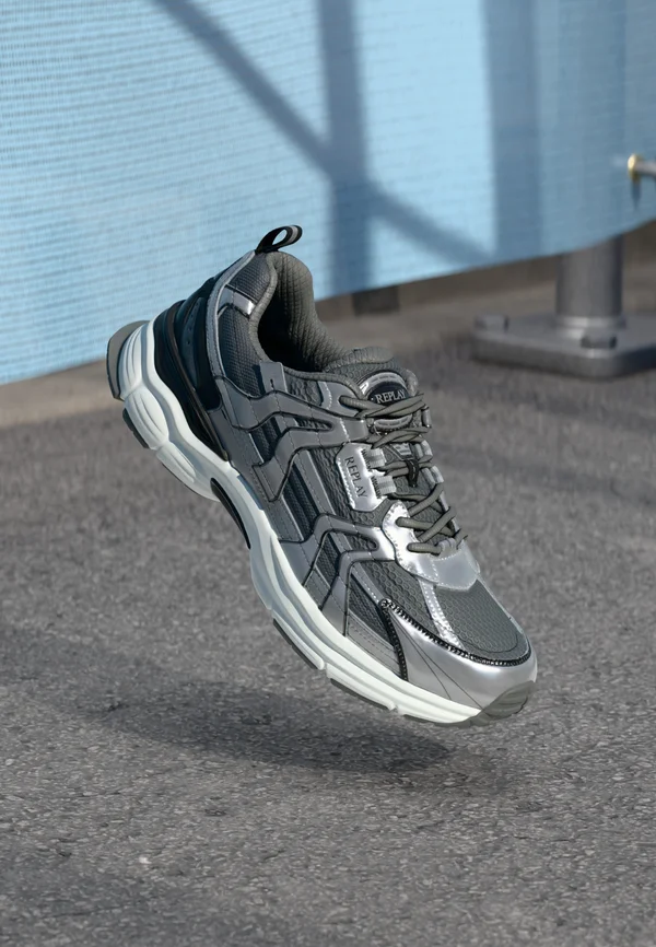 RIFF RUNNER OP3 - Trainers - silver-coloured