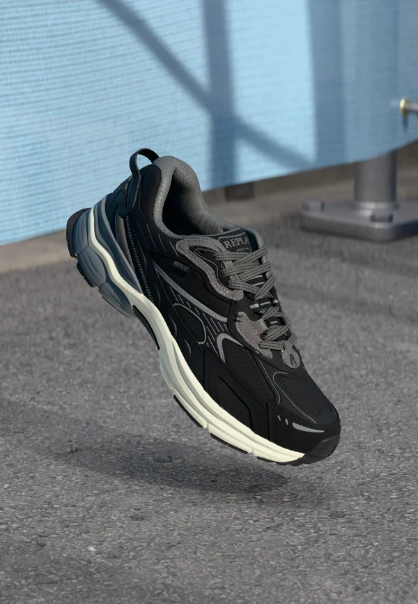 RIFF RUNNER OP4 - Trainers - black