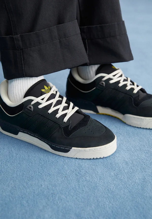 RIVALRY 86 LOW 003 - Trainers - core black/talc/pulse olive