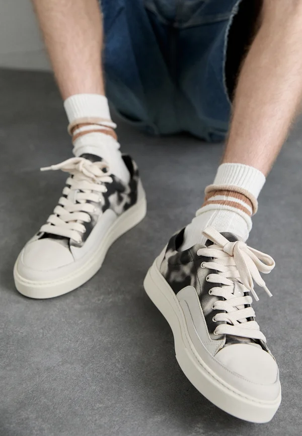 RIVIERA BLEMISCH - Trainers - black