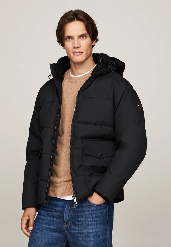 ROCKIE UTILITY HOODED - Winter jacket - black