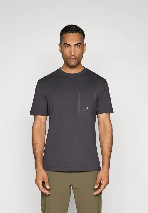 ROOT POCKET TEE - Print T-shirt - raven