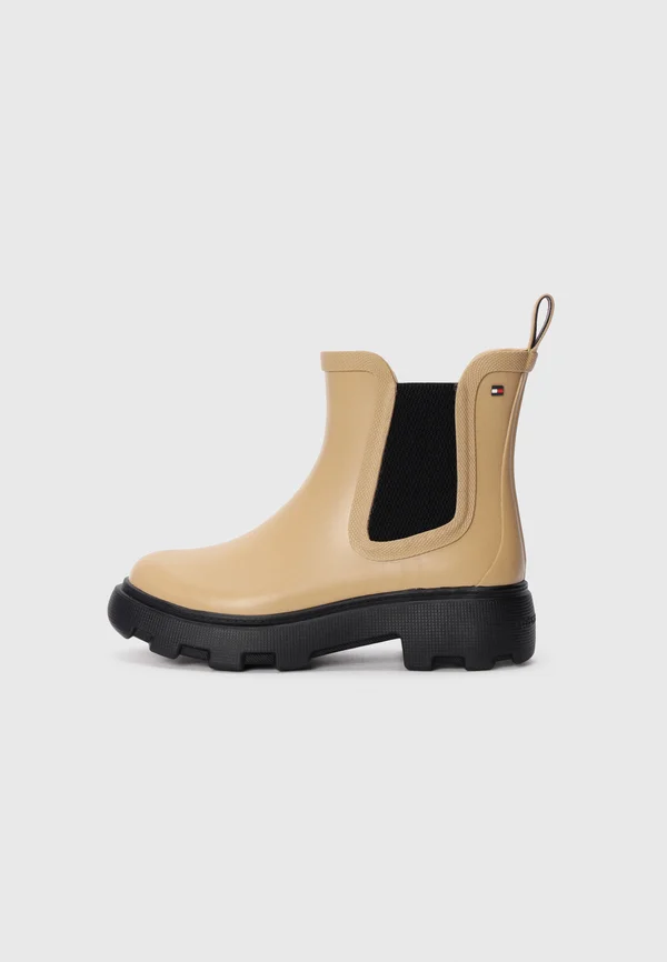 RUBBER FLAG CLEATED RAINBOOT - Wellies - safari
