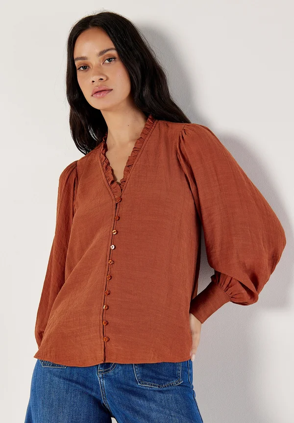 RUFFLE NECK TEXTURED  - Button-down blouse - rust