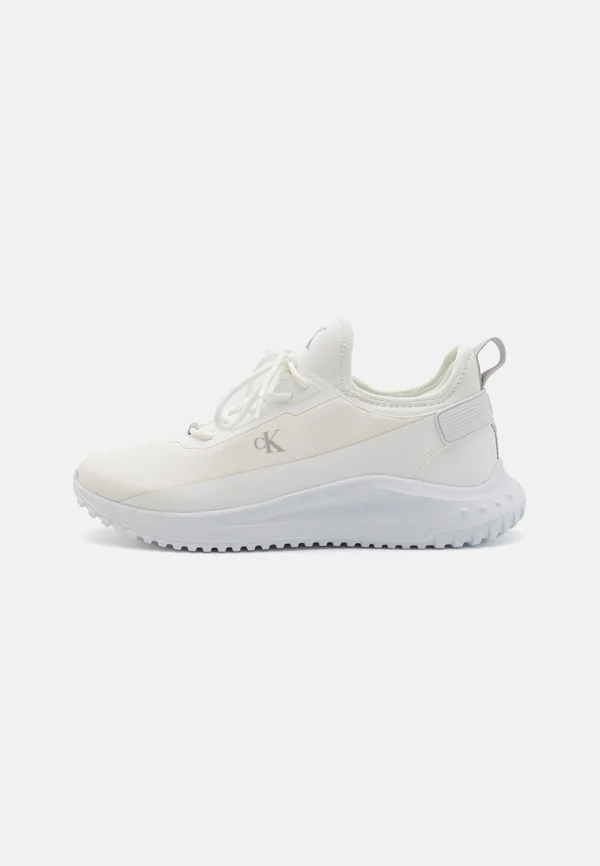 RUNNER TECH - Trainers - bright white/oyster mushroom