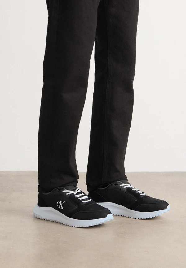 RUNNER  - Trainers - black/charcoal grey/bright white