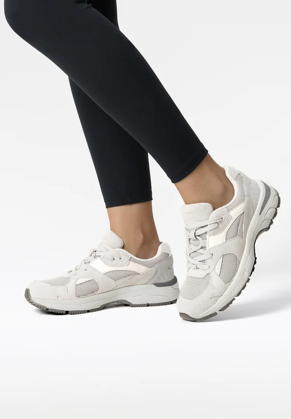 RUNNING - Trainers - beige