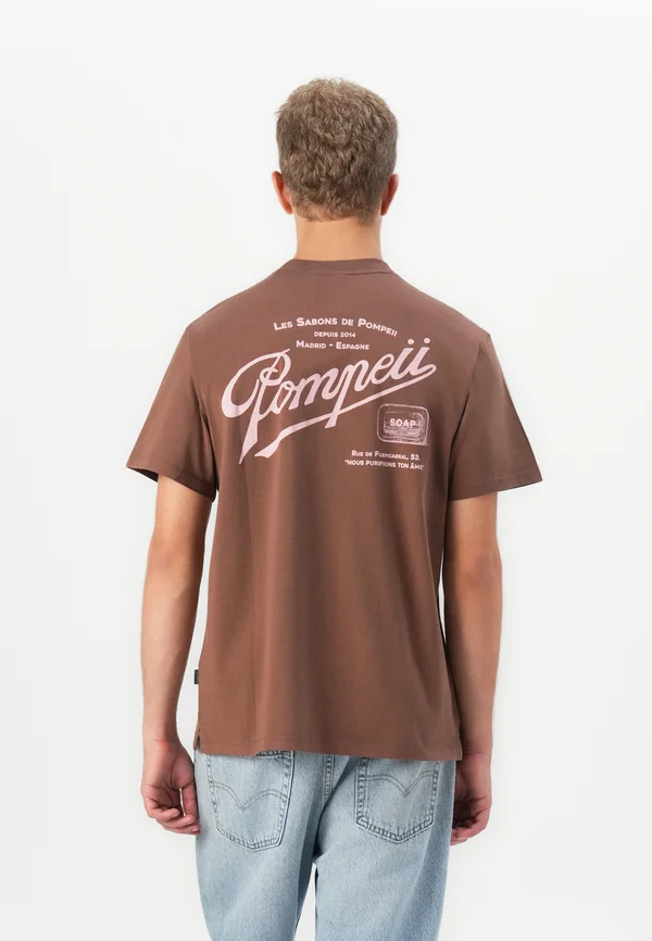 SABONS TEE - Print T-shirt - chocolate