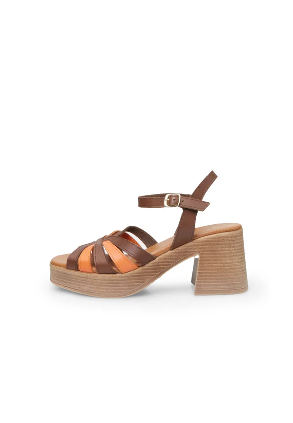 Sandals - marrone
