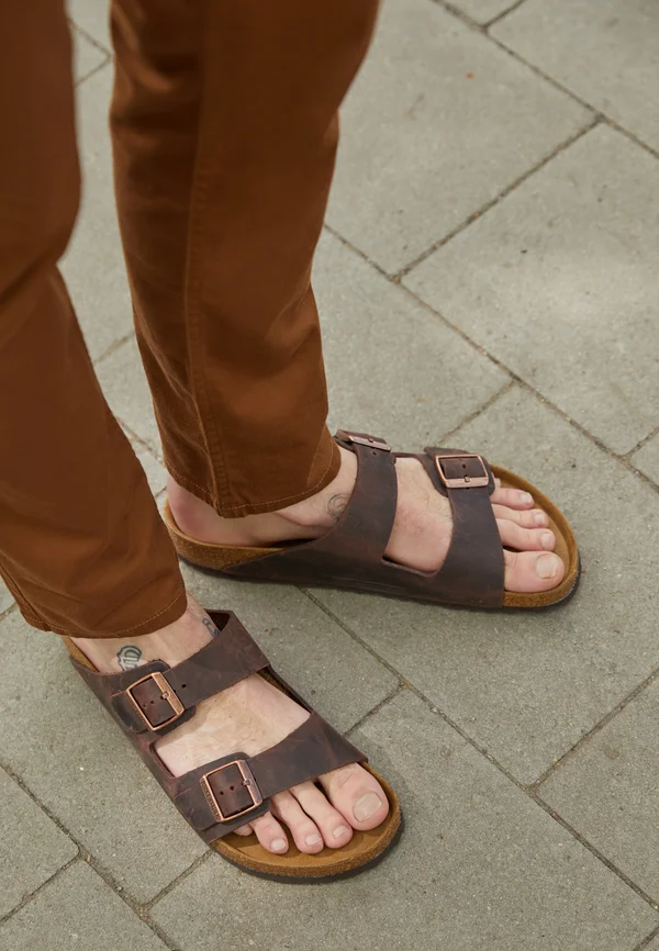 SCHUHE ARIZONA FETTLEDER NORMAL REGULAR - Sandals - brown