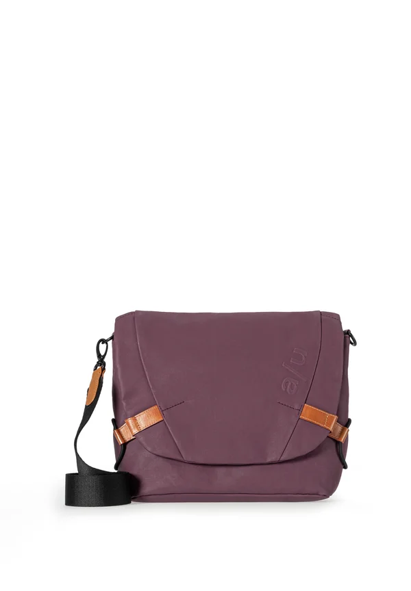 SENDAI - Cross body bag - cherry lacquer