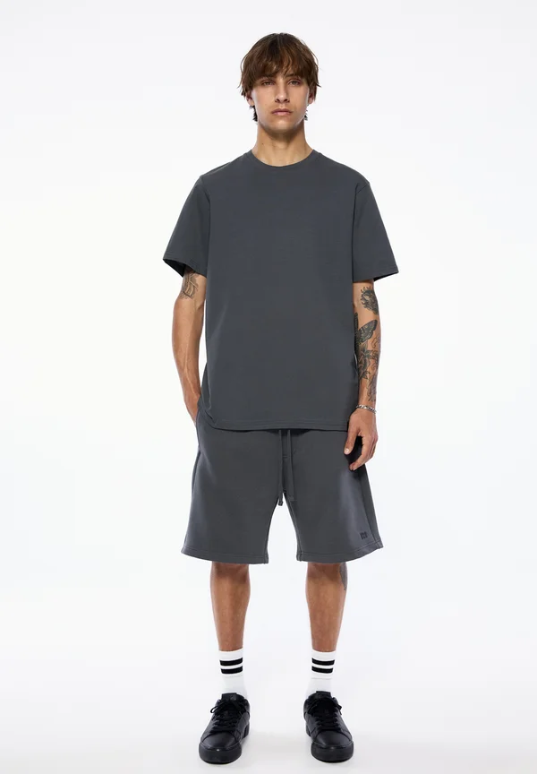 SET BERMUDA SHORTS AND T-SHIRT - Tracksuit bottoms - dark grey
