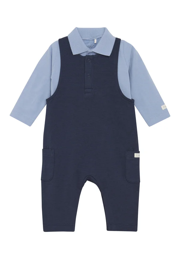 SET - Body - navy blazer