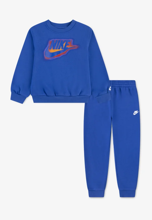 SET - Tracksuit - game royal