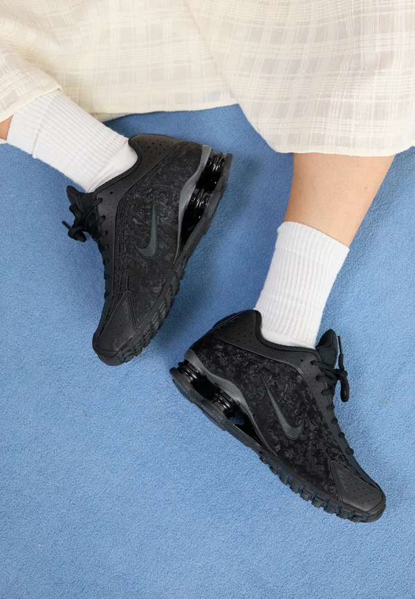 SHOX R4  - Trainers - black/dark smoke grey