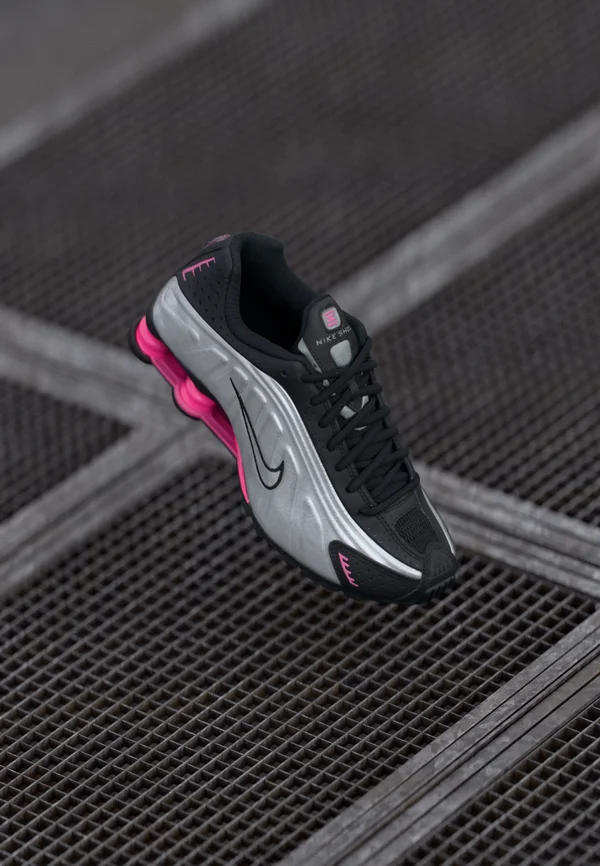 SHOX R4 - Trainers - black/metallic silver-coloured/pinksicle