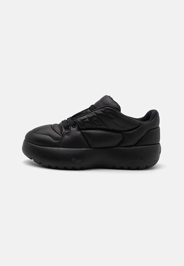 Skate shoes - black