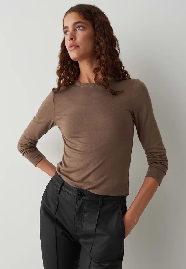 SLIM FIT STRUCTURED BASIC - Long sleeved top - cocoa