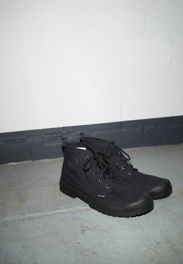 SLIM FIT UNISEX - High-top trainers - black